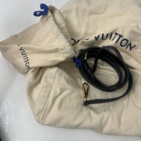 Louis Vuitton Capucines BB - Picture 5 of 11